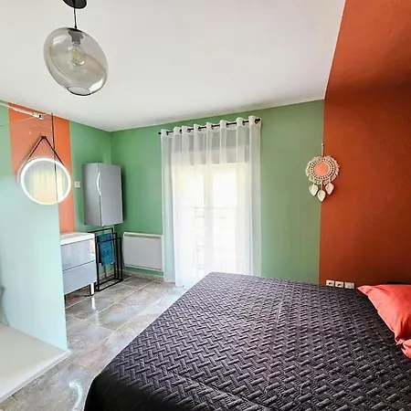 Le Jaguar * Custines